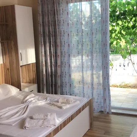Elin 招待所 Vlorë